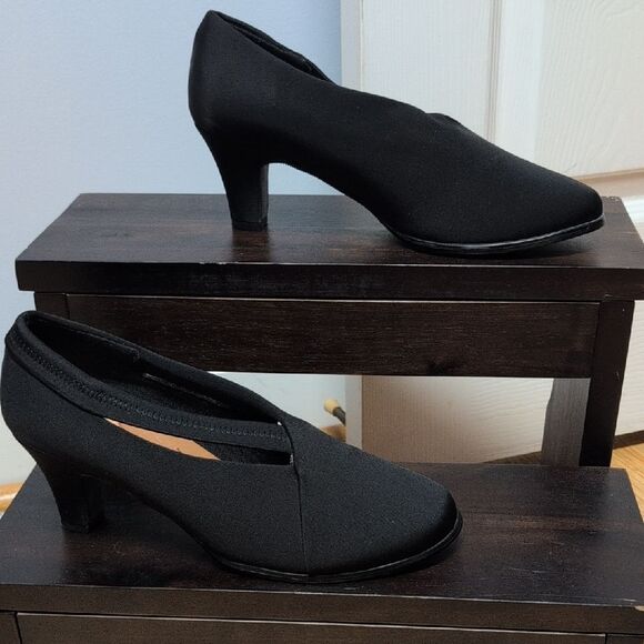 Ros Hommerson Shoes - Ros Hommerson Black Satin Stretch CutOut Strap Soft Comfort Pumps Size 8.5W